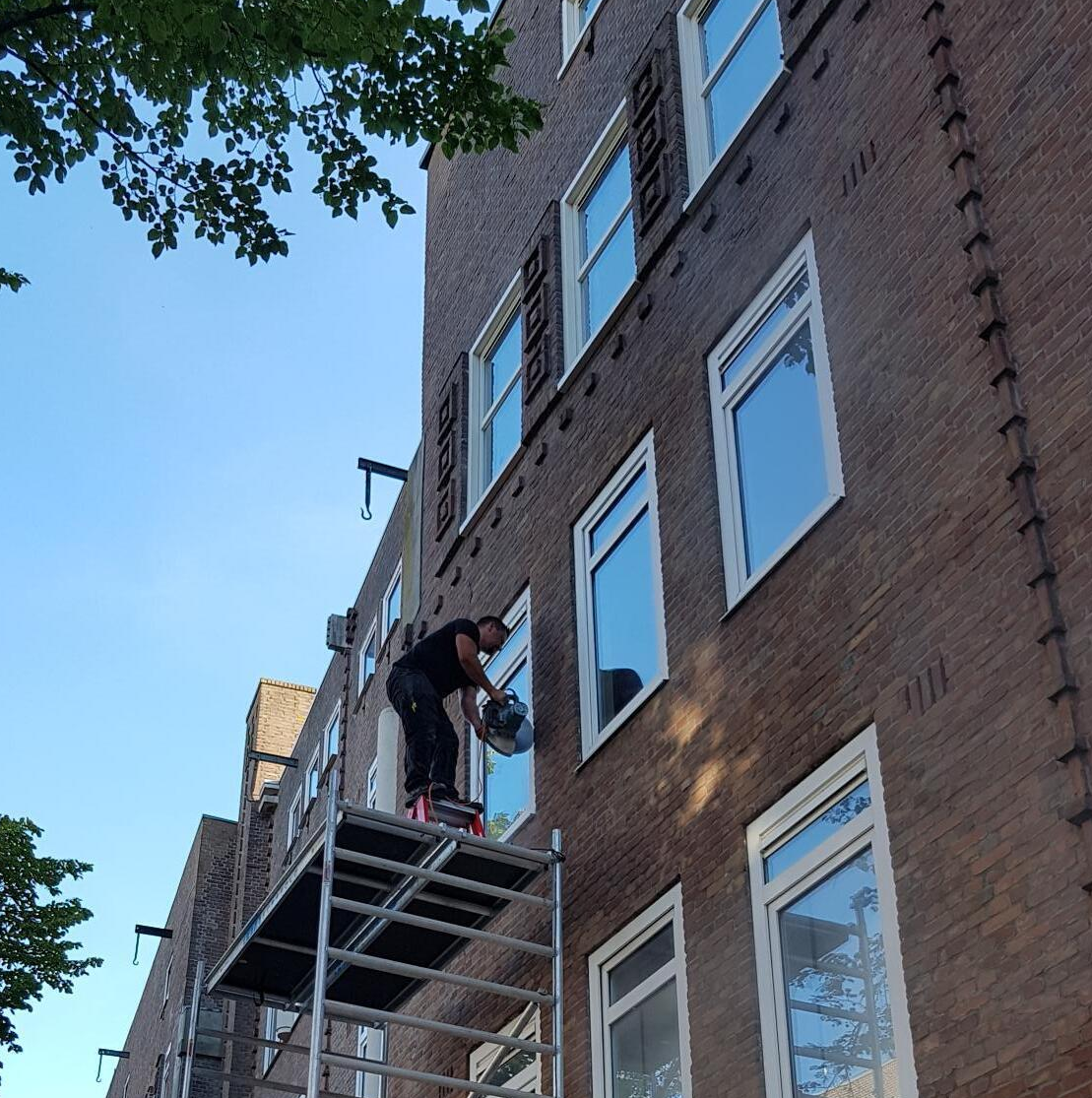Plaatsing van nieuwe kozijnen in Amsterdam