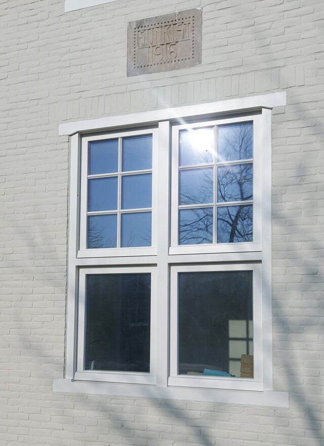 Prachtige nieuwe hardhouten kozijnen geleverd en geplaatst in Zandvoort